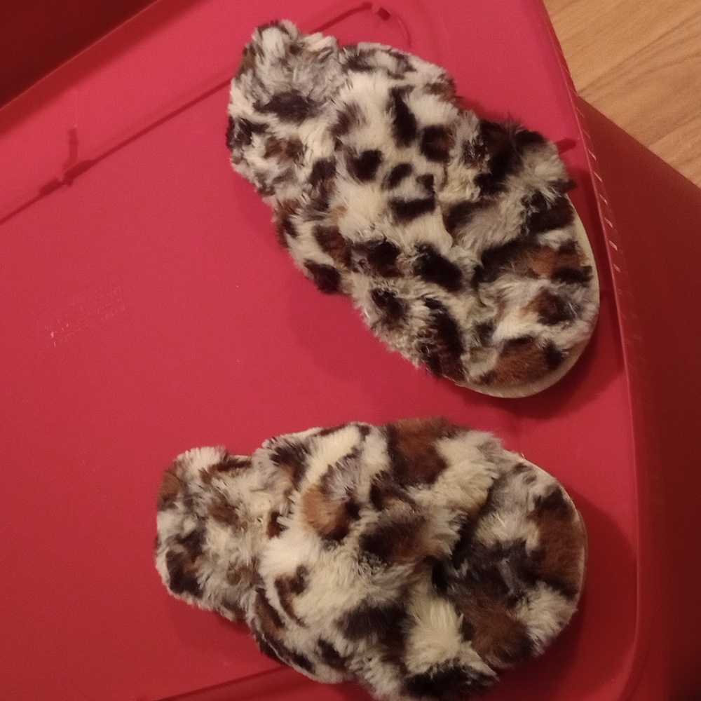 Leopard slippers
